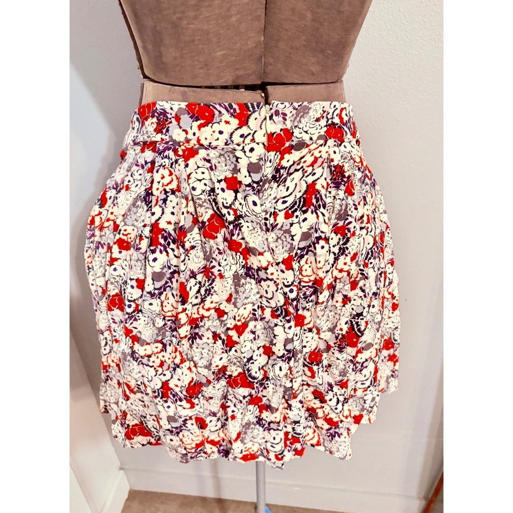 BCBGeneration Floral Mini Skirt Red Grey Pleated Size 10 - Picture 2 of 4